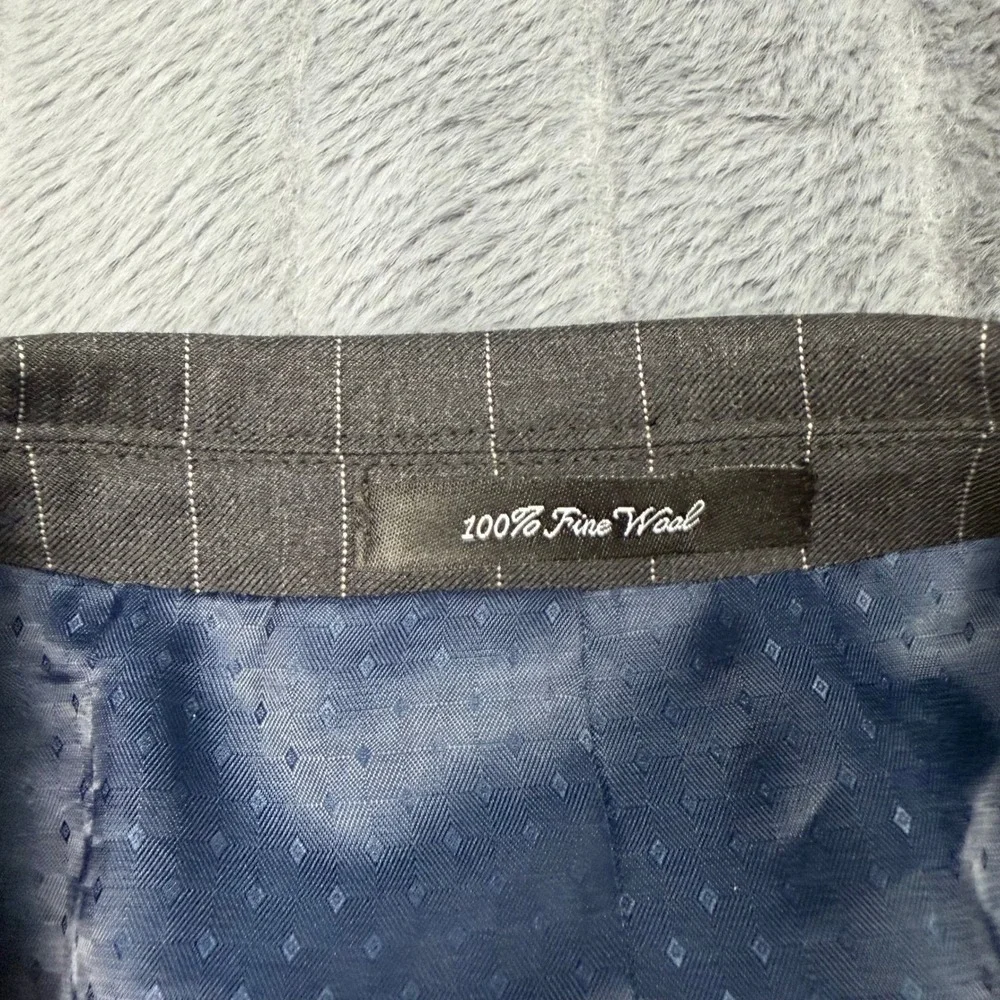 Mantoni Mens 2 Piece Suit 46R 40W Charcoal Grey Pinstripe 100% Virgin Wool NWT